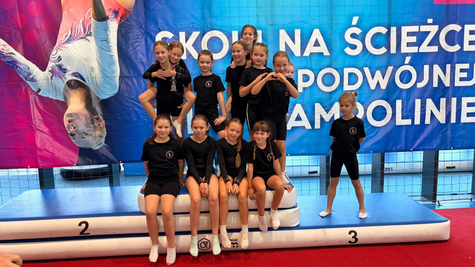 Zespół Akroveny na podium Korona Cup
